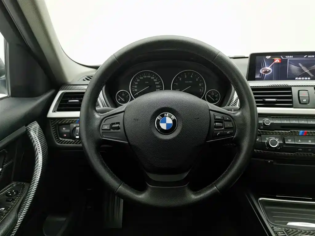 BMW 3 Series 2015 — фото 11