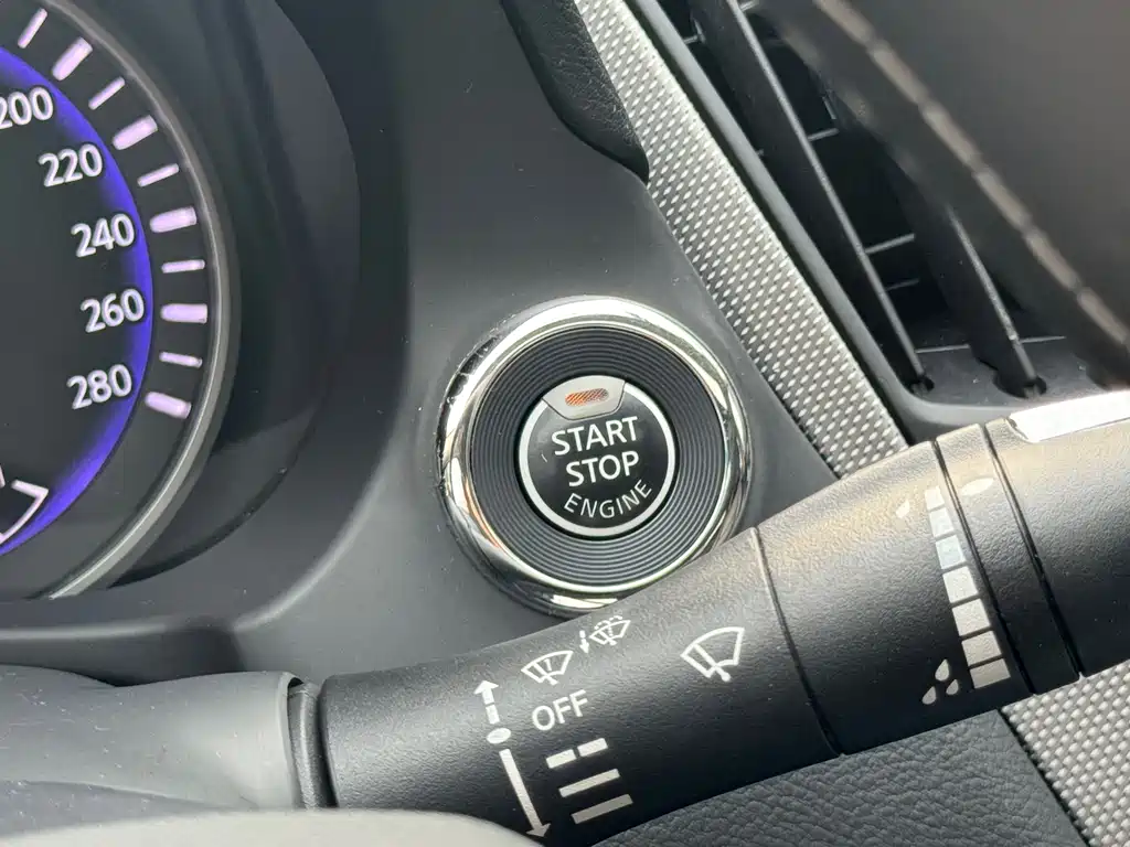Infiniti Q50L 2015 — фото 18