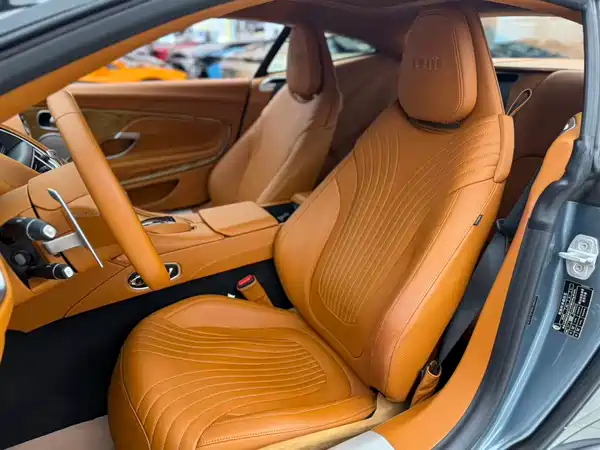 Aston Martin DB11 2019