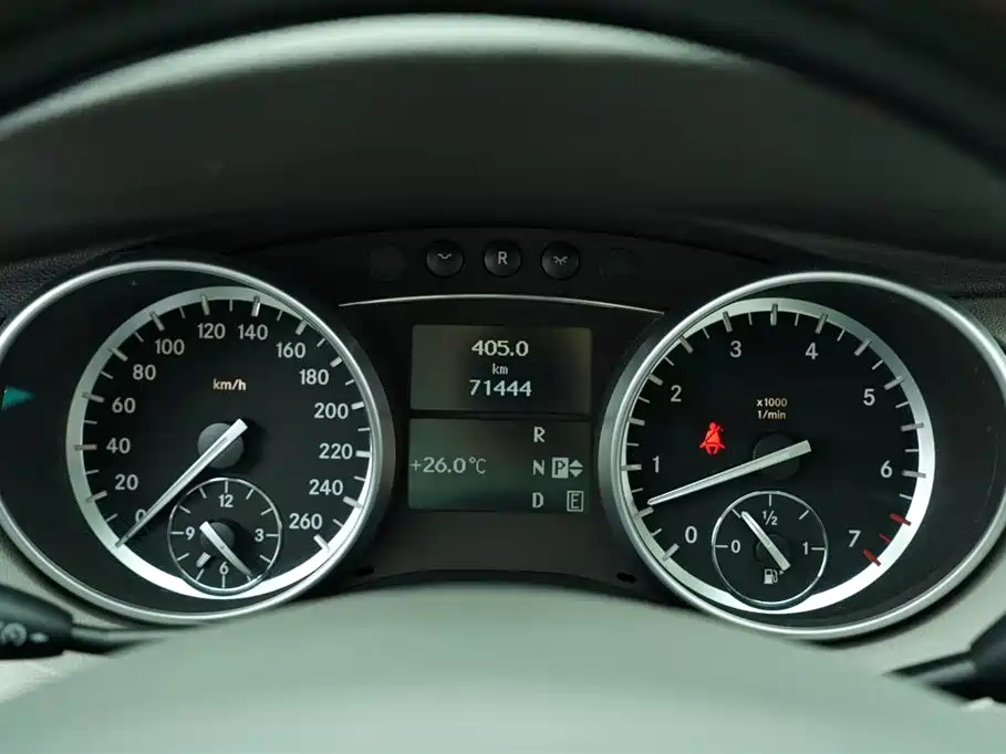 Mercedes-Benz R-Class 2015 — фото 35