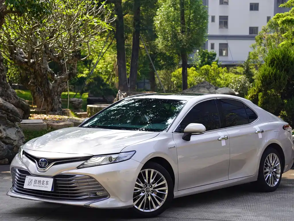 Toyota Camry 2020 — фото 1