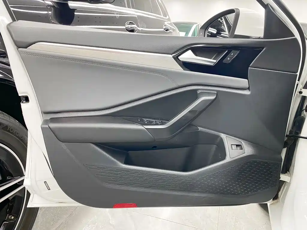 Volkswagen Sagitar 2020 — фото 16
