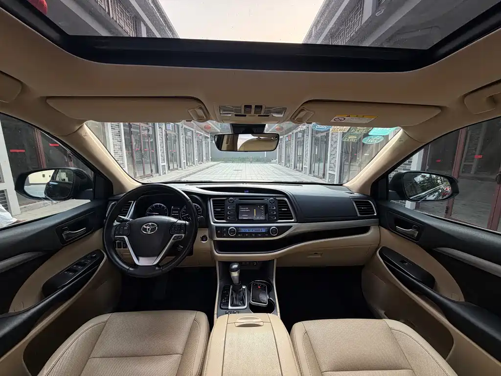 Toyota Highlander 2018 — фото 12