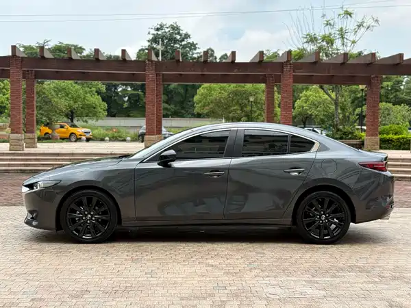 Mazda 3 Axela 2024