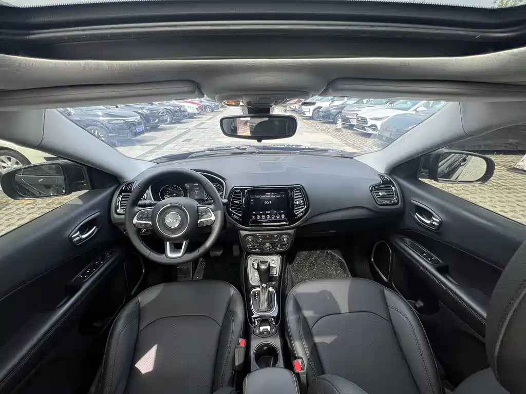 Jeep Compass 2019 — фото 9