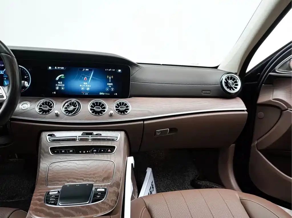 Mercedes-Benz E-Class 2022 — фото 18