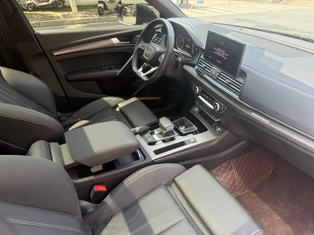 Audi Q5L 2023 — фото 11
