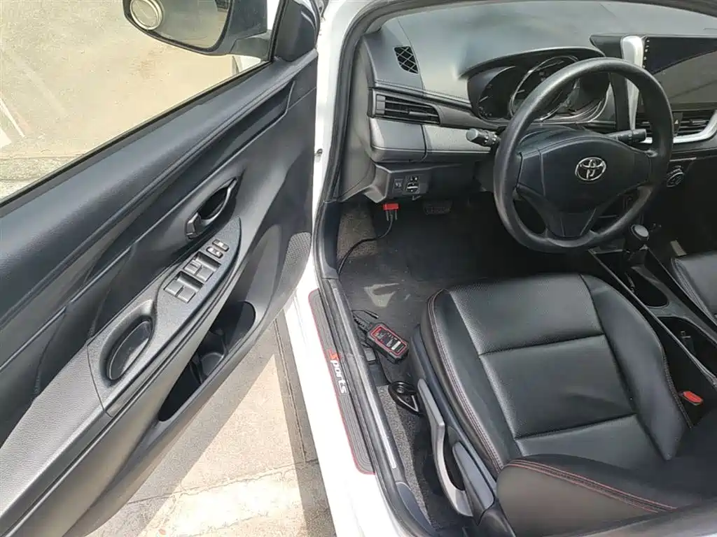 Toyota Yaris L 2019 — фото 12