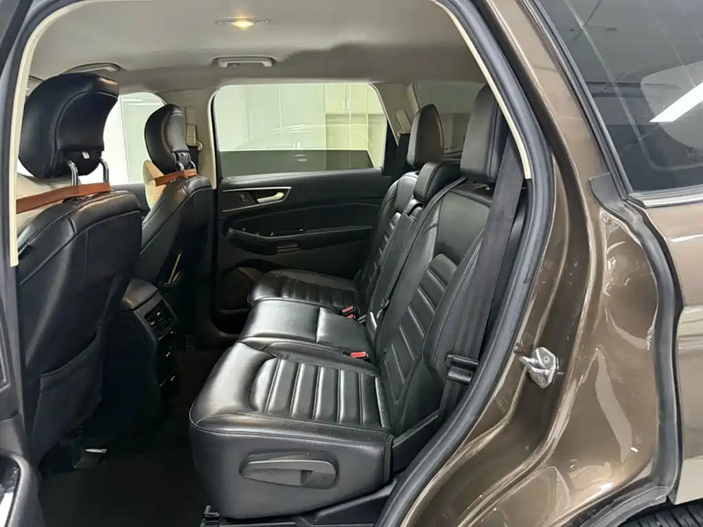 Ford Edge 2017 — фото 12