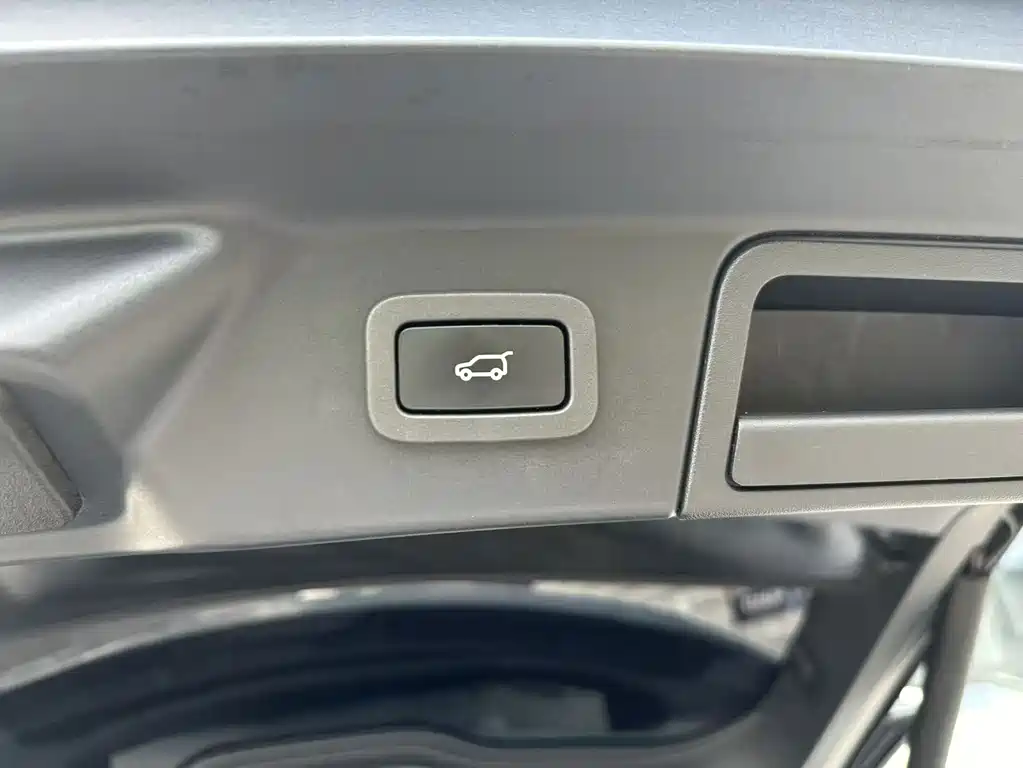 Land Rover Range Rover Velar 2019 — фото 36