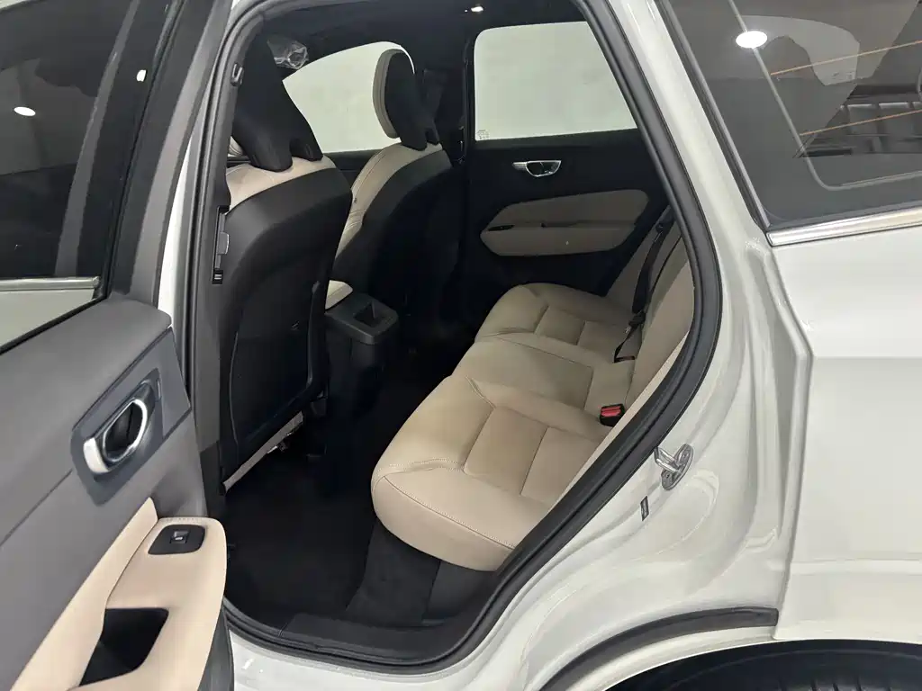 Volvo XC60 2025 — фото 20