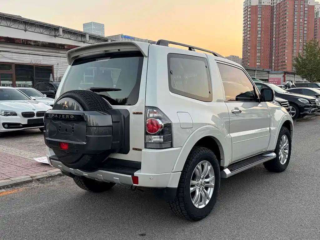 Mitsubishi Pajero 2019 — фото 16