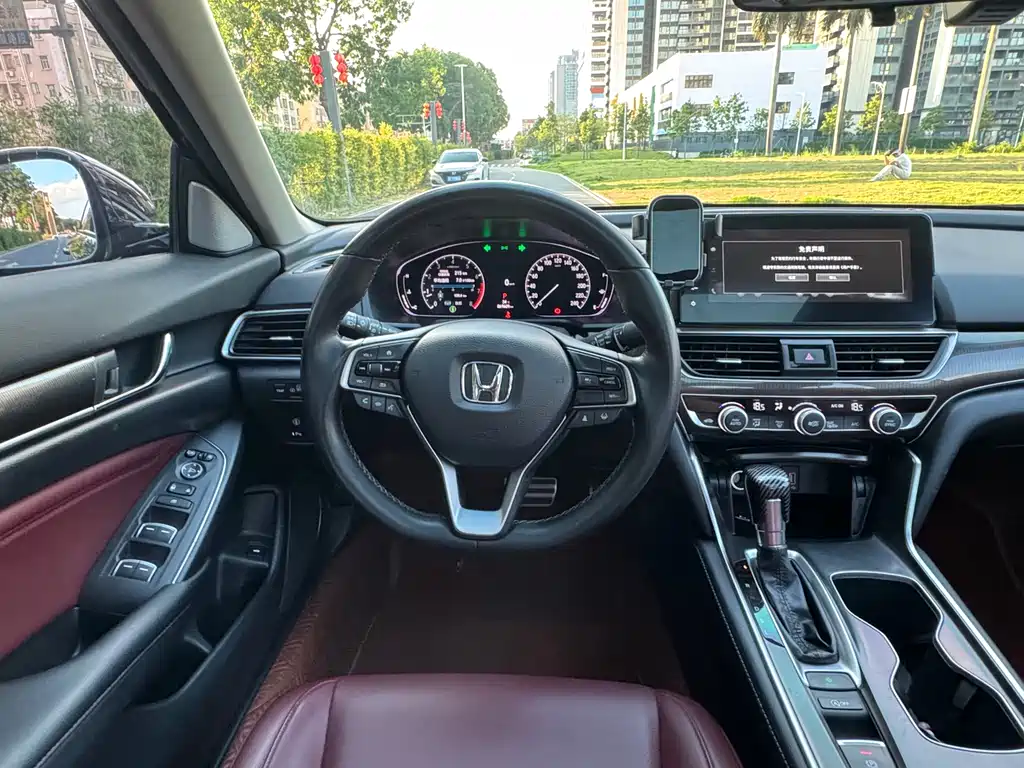 Honda Accord 2022 — фото 10