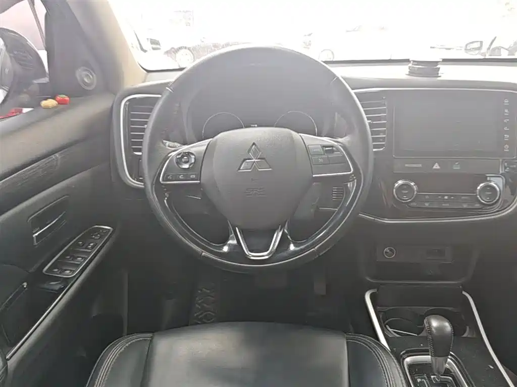 Mitsubishi Outlander 2020 — фото 17