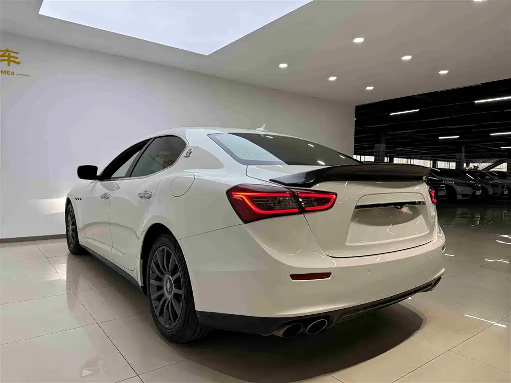 Maserati Ghibli 2015 — фото 21