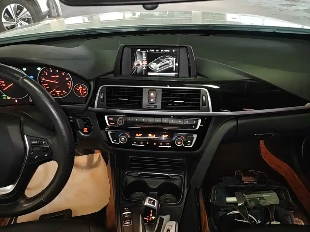 BMW 3 Series 2017 — фото 13
