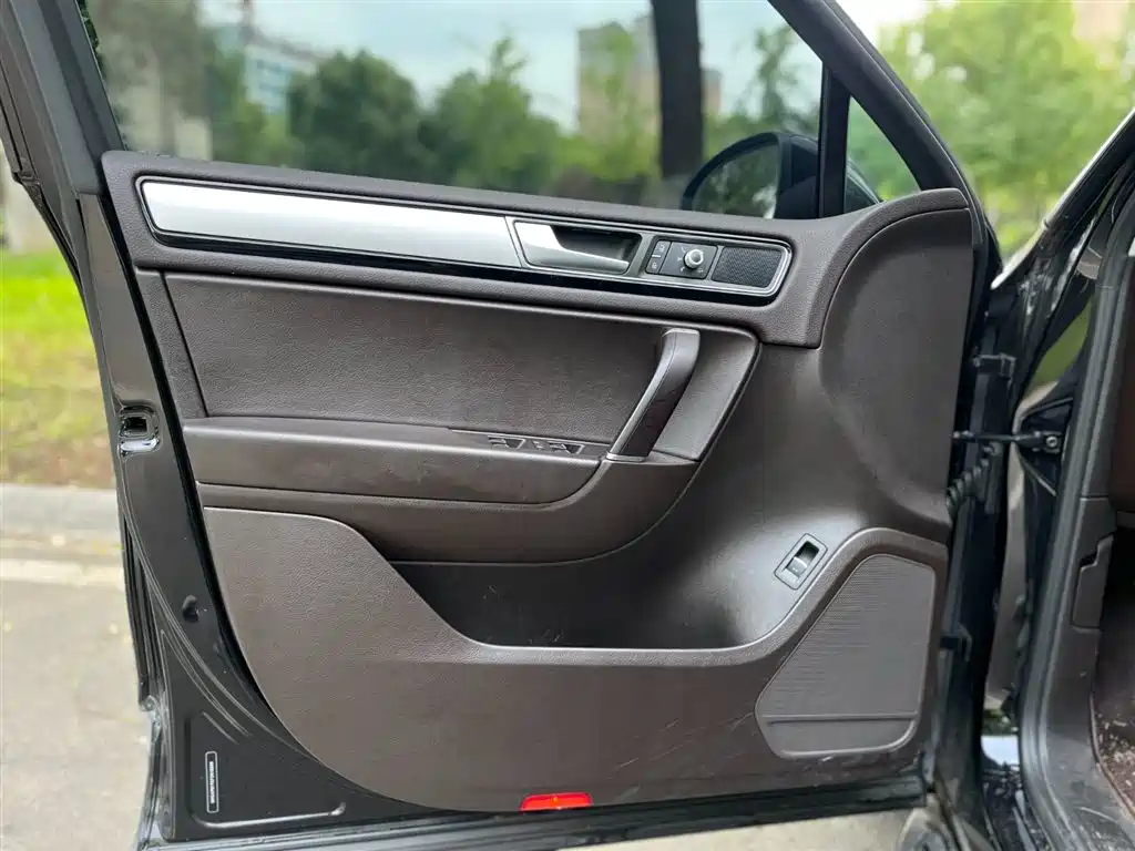 Volkswagen Touareg 2016 — фото 12