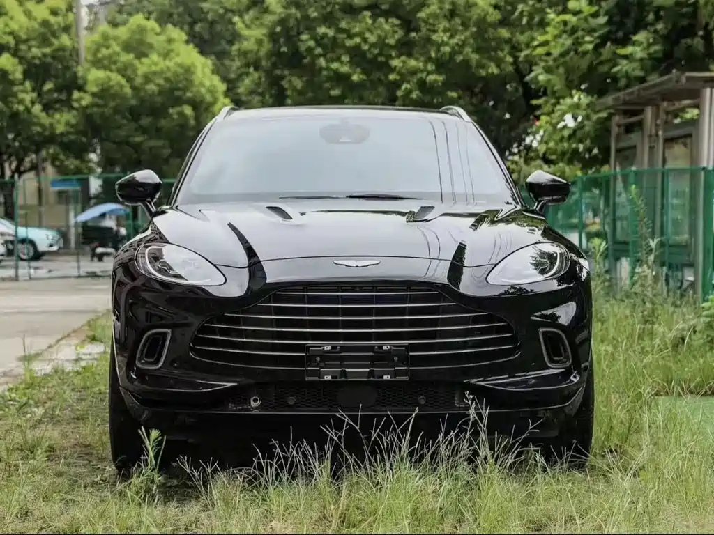 Aston Martin DBX 2021