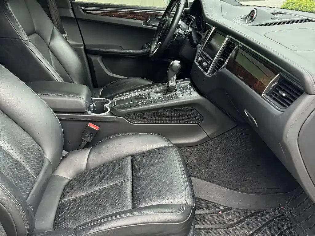 Porsche Macan 2015 — фото 14
