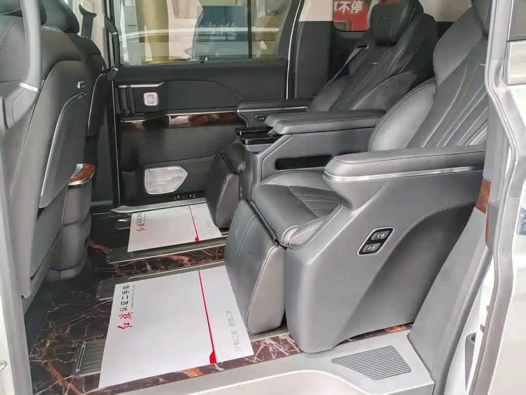Hongqi HQ9 2023