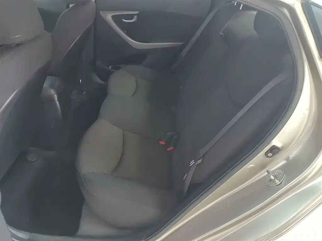 Hyundai Elantra Langdong 2017 — фото 17
