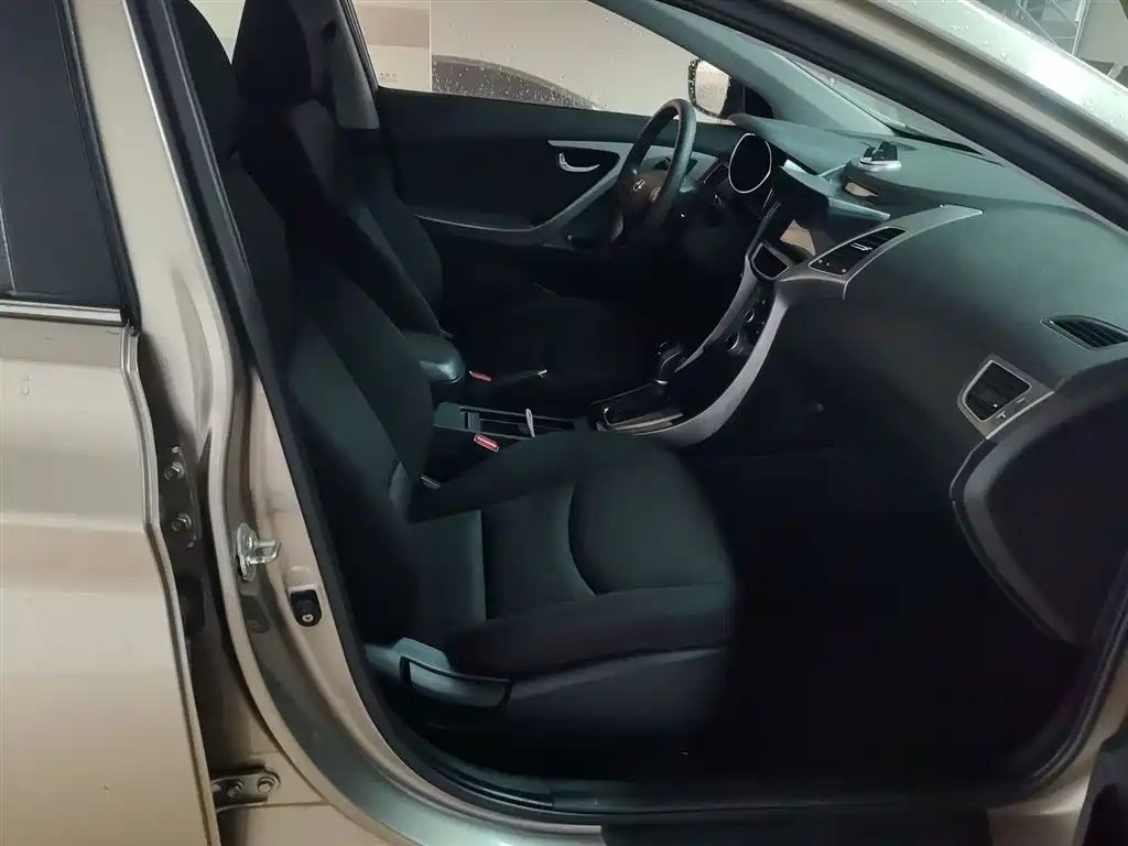 Hyundai Elantra Langdong 2017 — фото 25