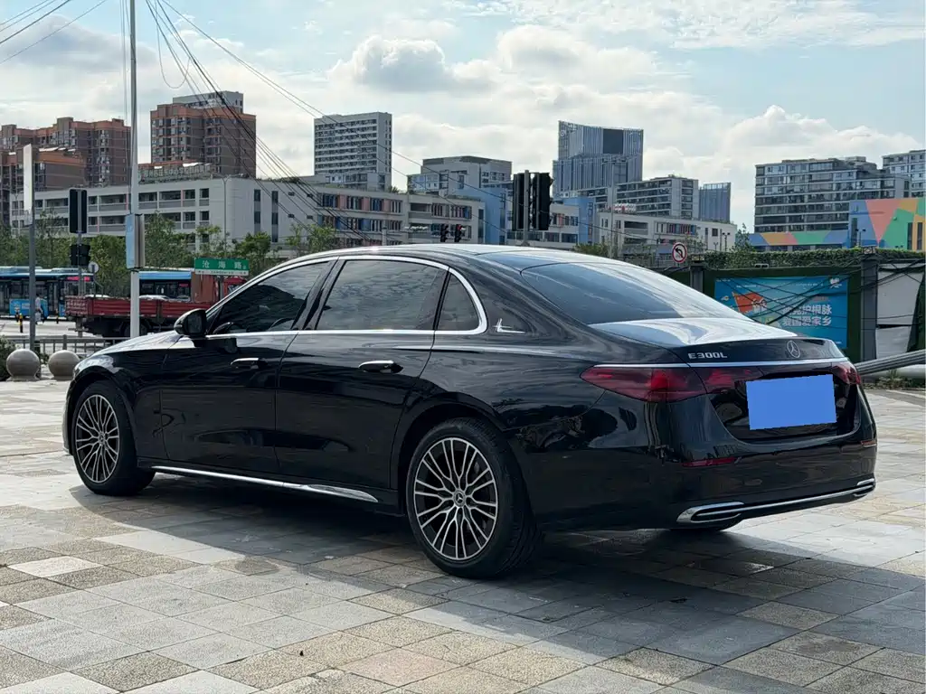 Mercedes-Benz E-Class 2025 — фото 10