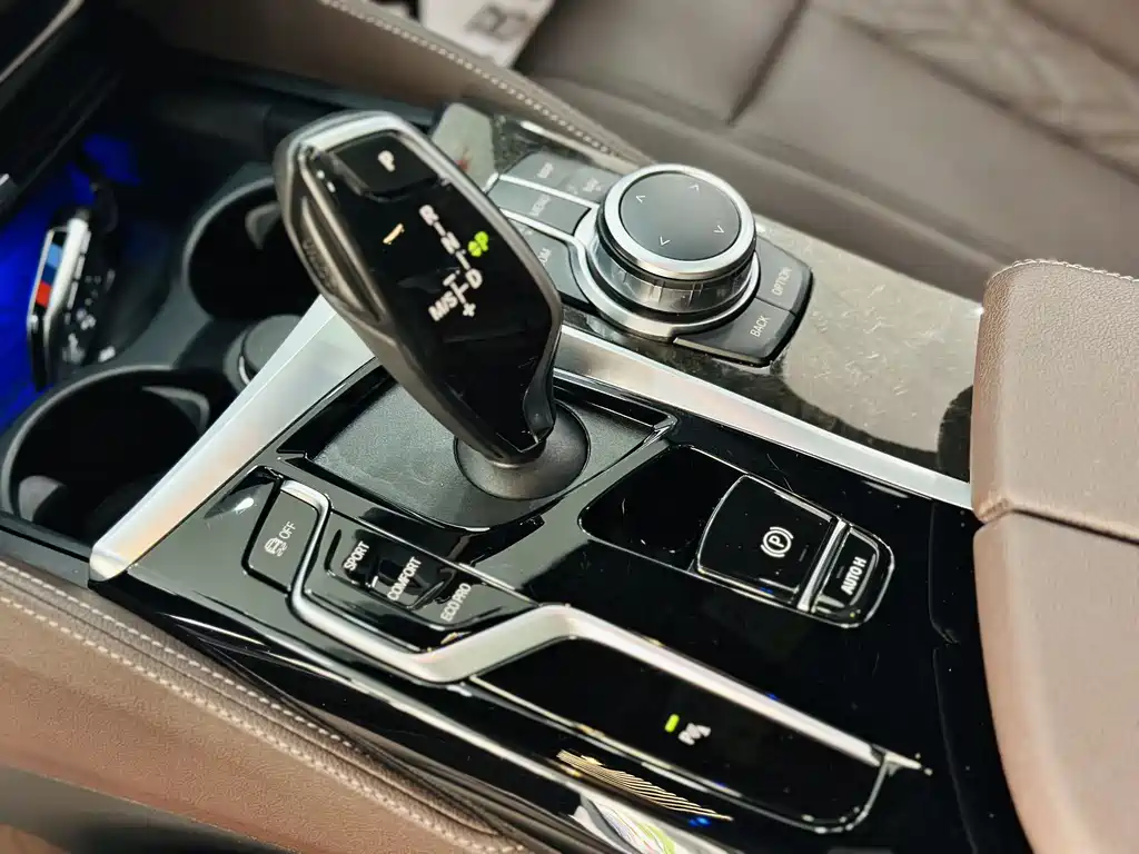 BMW 5 Series 2022 — фото 15