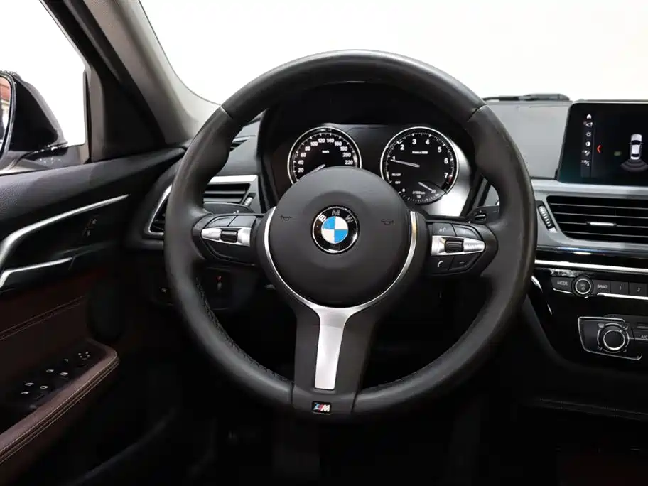 BMW 1 Series 2020 — фото 13