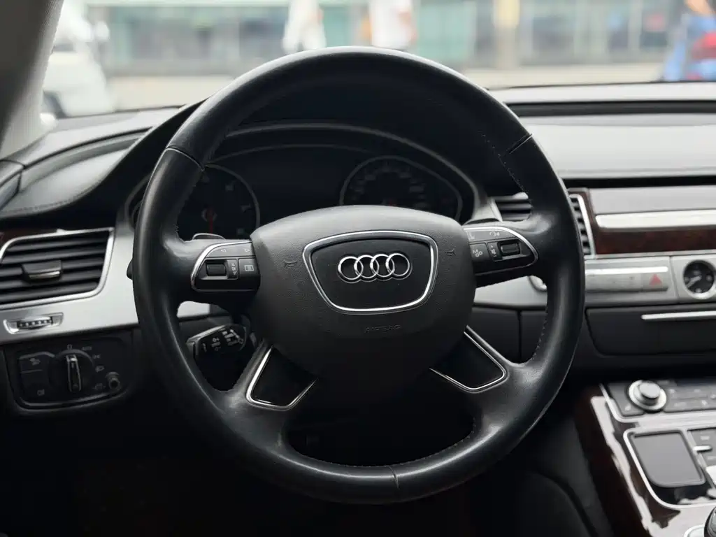 Audi A8 2017 — фото 14