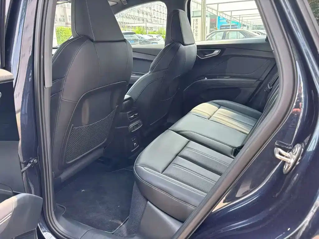 Audi Q4 e-tron 2024