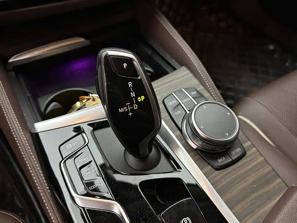 BMW 5 Series 2023 — фото 16