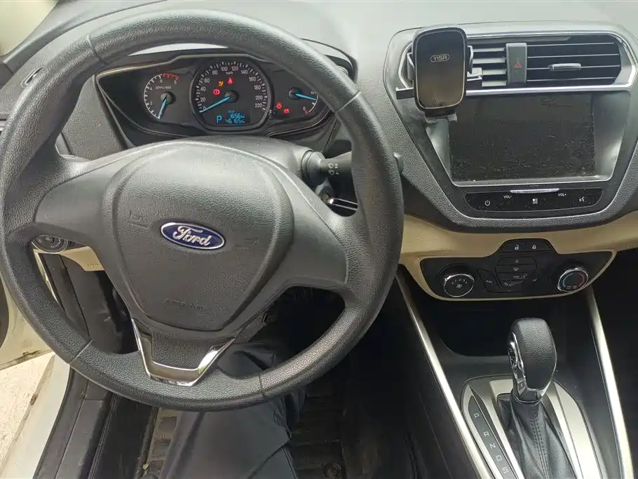 Ford Escort 2018 — фото 12
