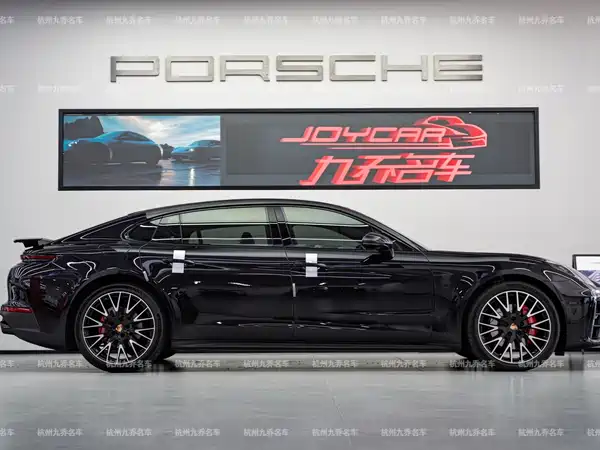 Porsche Panamera 2025
