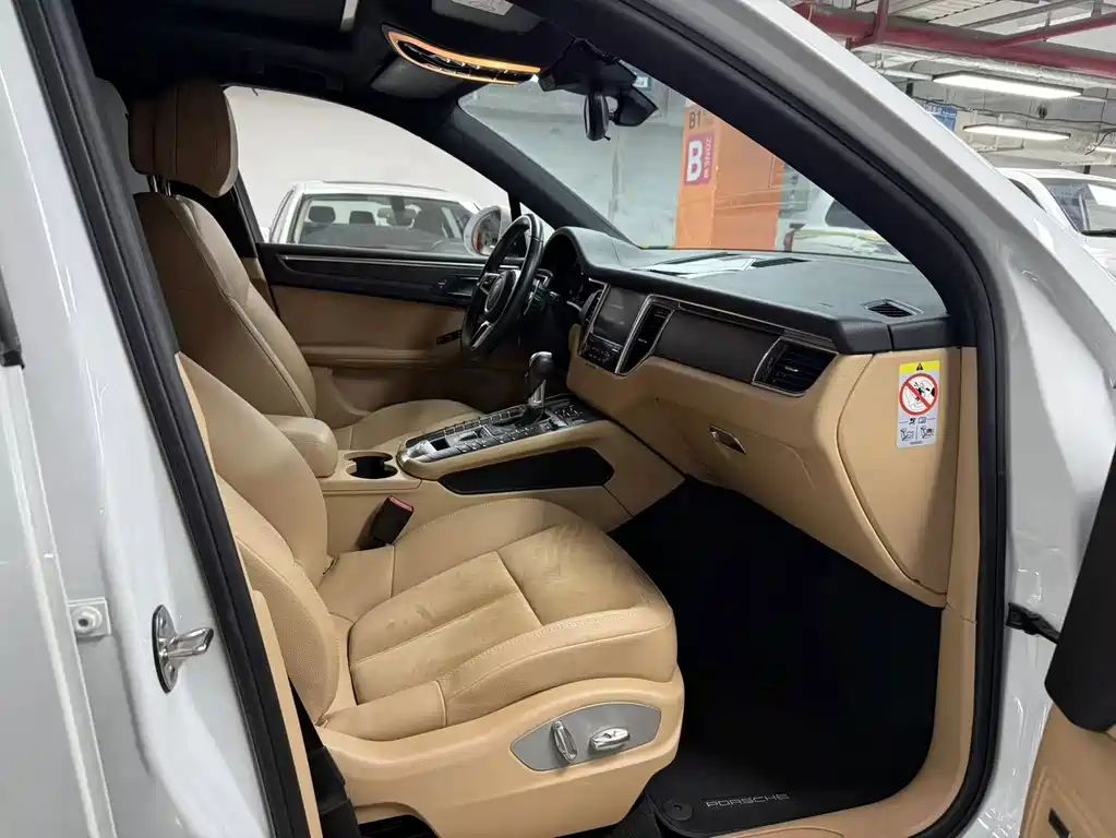 Porsche Macan 2017 — фото 14