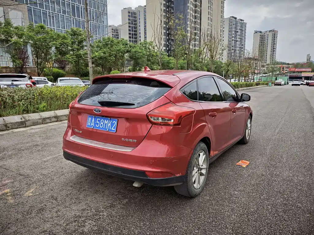 Ford Focus 2016 — фото 12