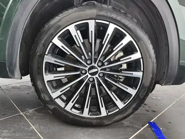 Geely Xingyue L 2025
