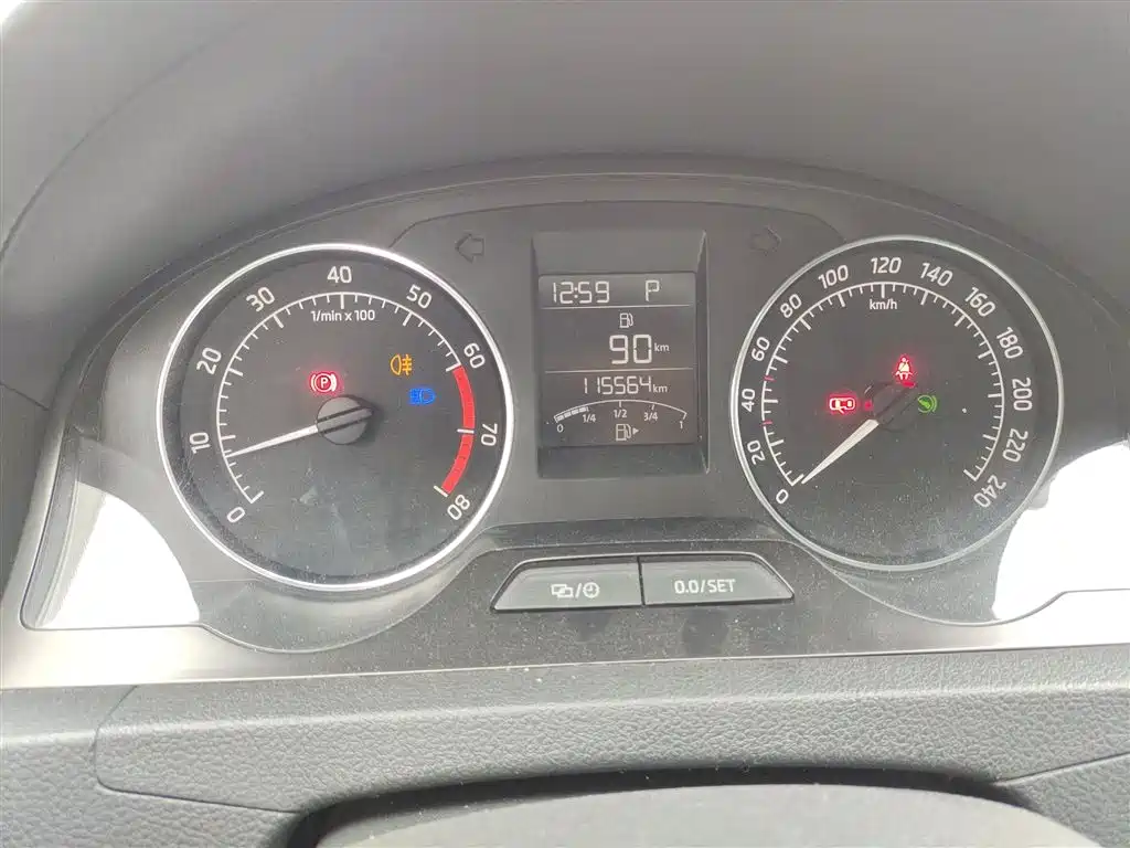 Skoda Rapid Spaceback 2015 — фото 8