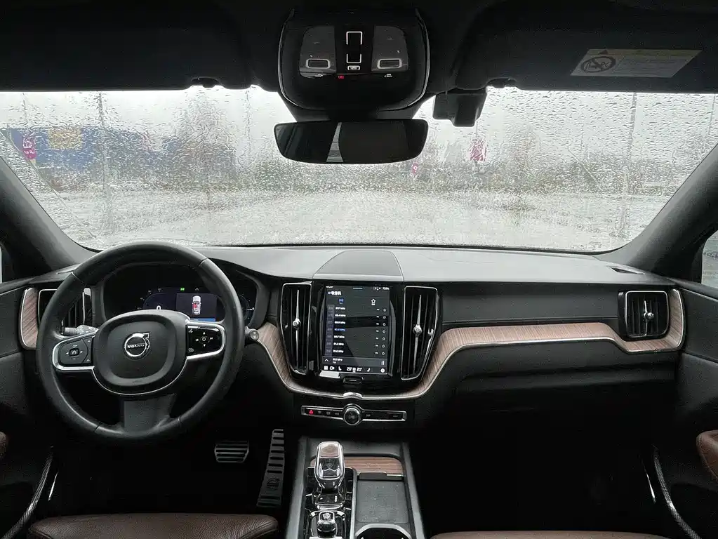 Volvo XC60 PHEV 2021 — фото 11
