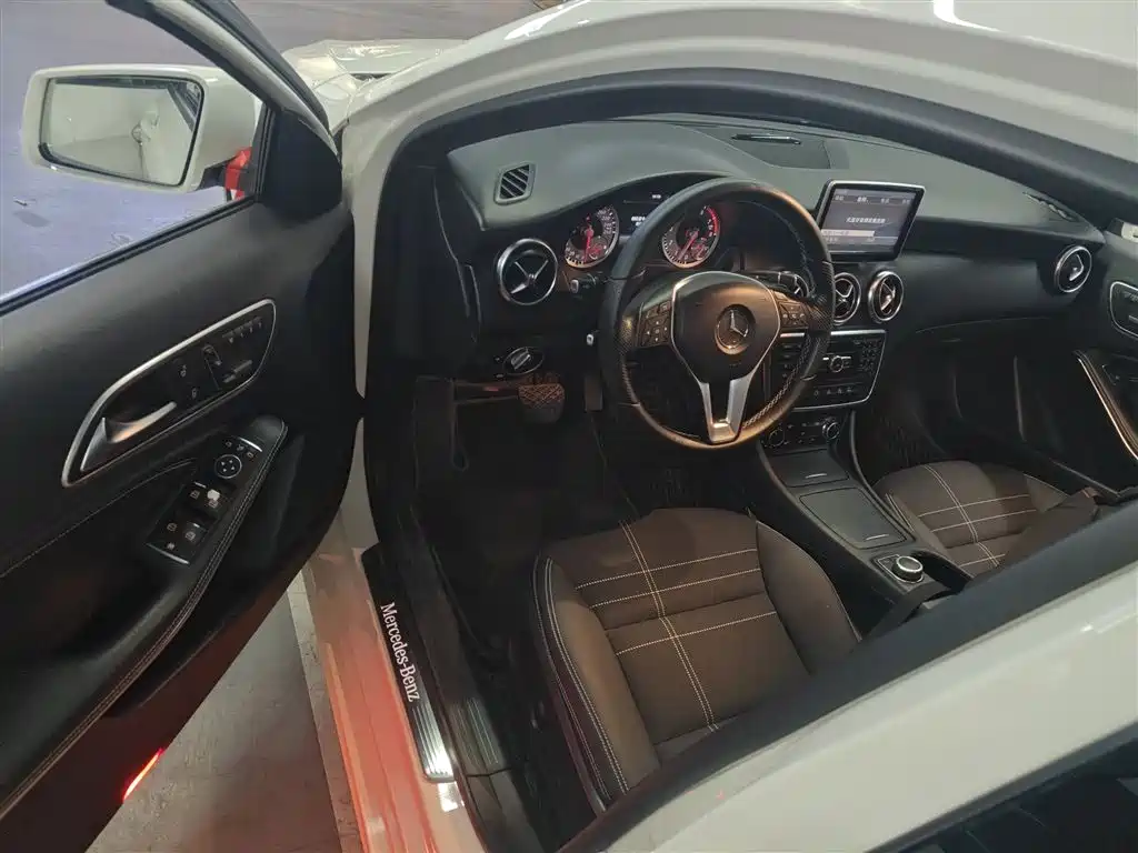 Mercedes-Benz A-Class 2015 — фото 16