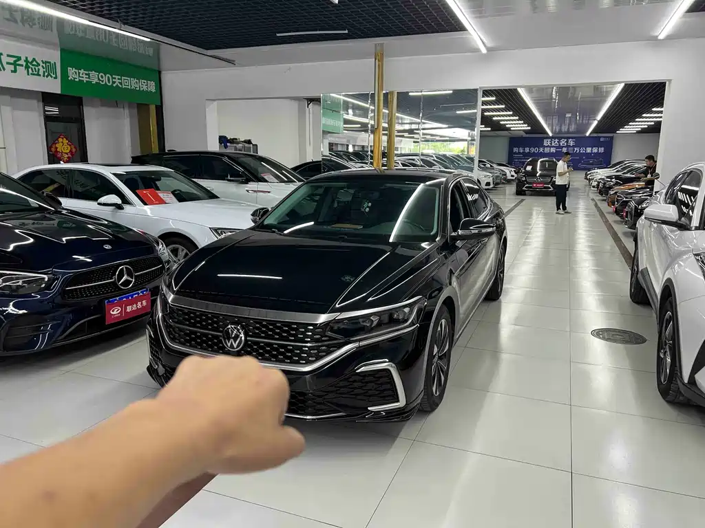 Volkswagen Passat 2023