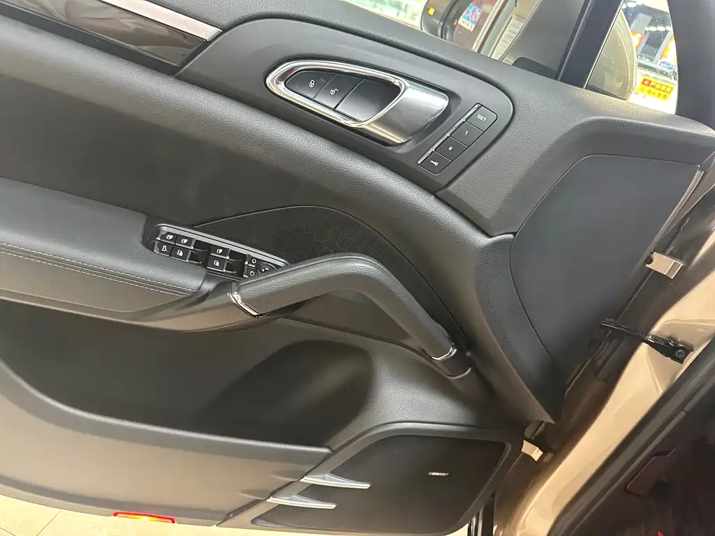 Porsche Cayenne 2016 — фото 10