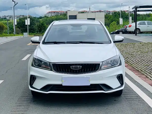 Geely Emgrand 2022