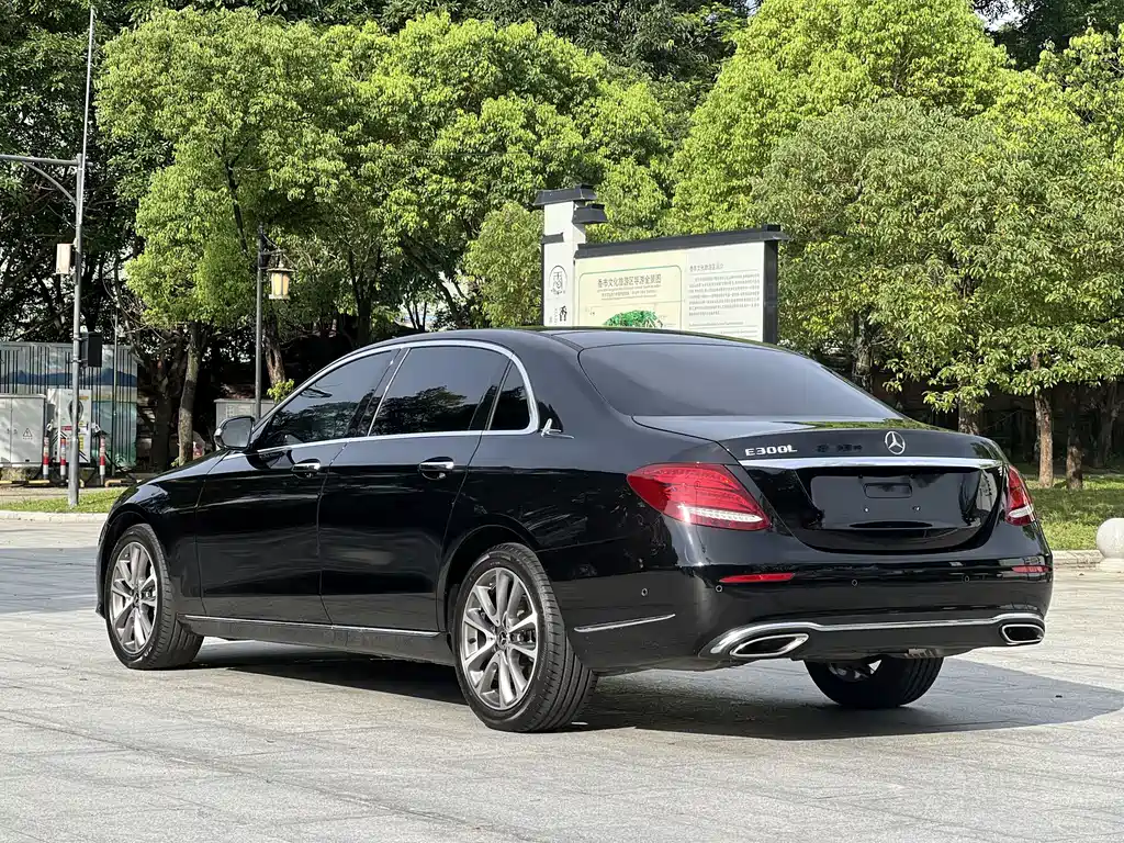 Mercedes-Benz E-Class 2017 — фото 24