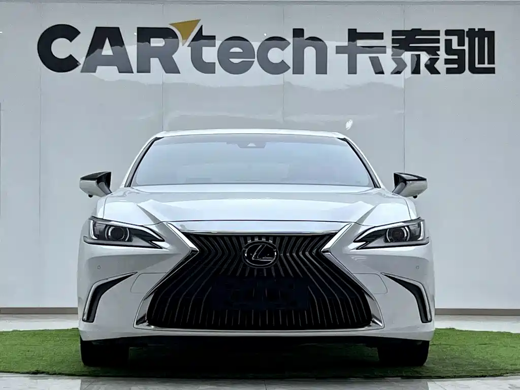 Lexus ES 2018 — фото 18