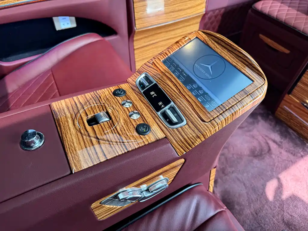 Mercedes-Benz V-Class 2019 — фото 13