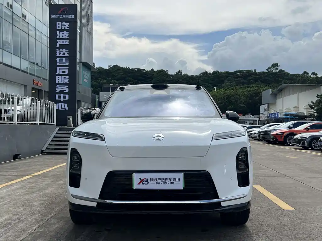NIO ES8 2025