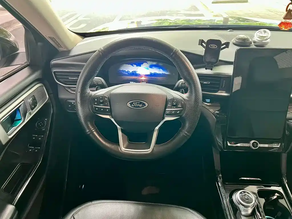 Ford Explorer 2022 — фото 9