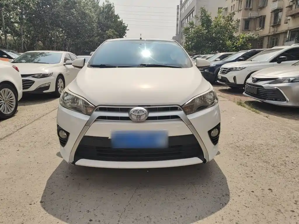 Toyota Yaris L 2015