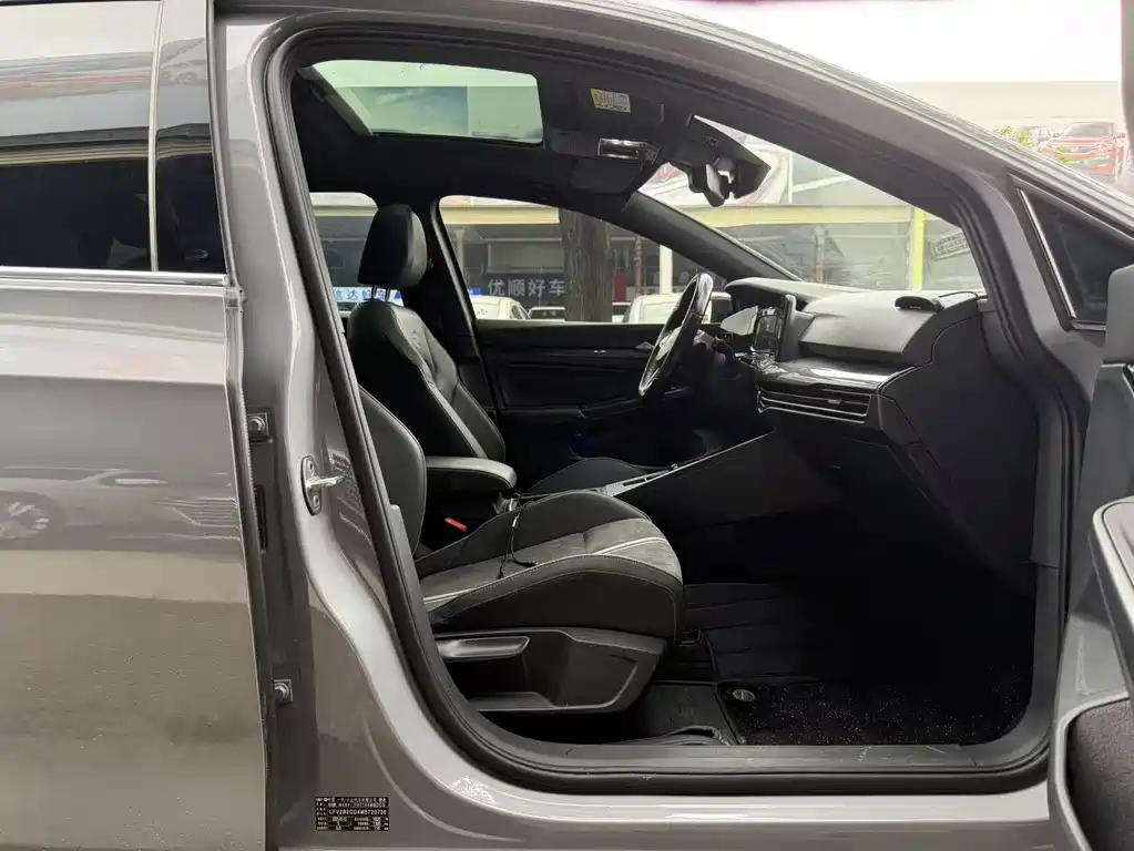 Volkswagen Golf 2021